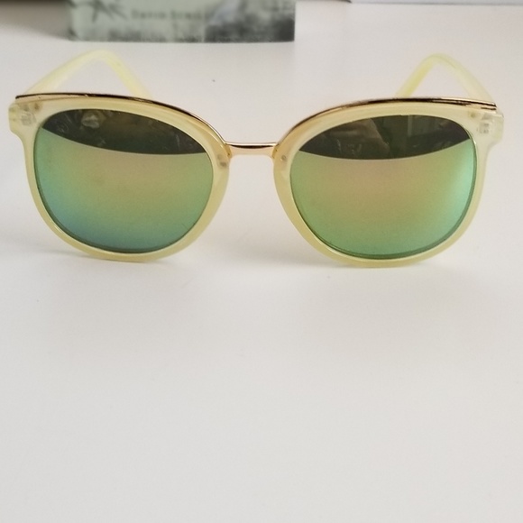 Accessories - Sunglasses Accessories - Sunglasses